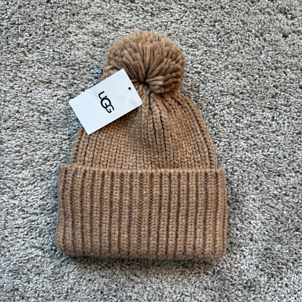 NWT UGG Chunky Knit Pom Beanie Camel
